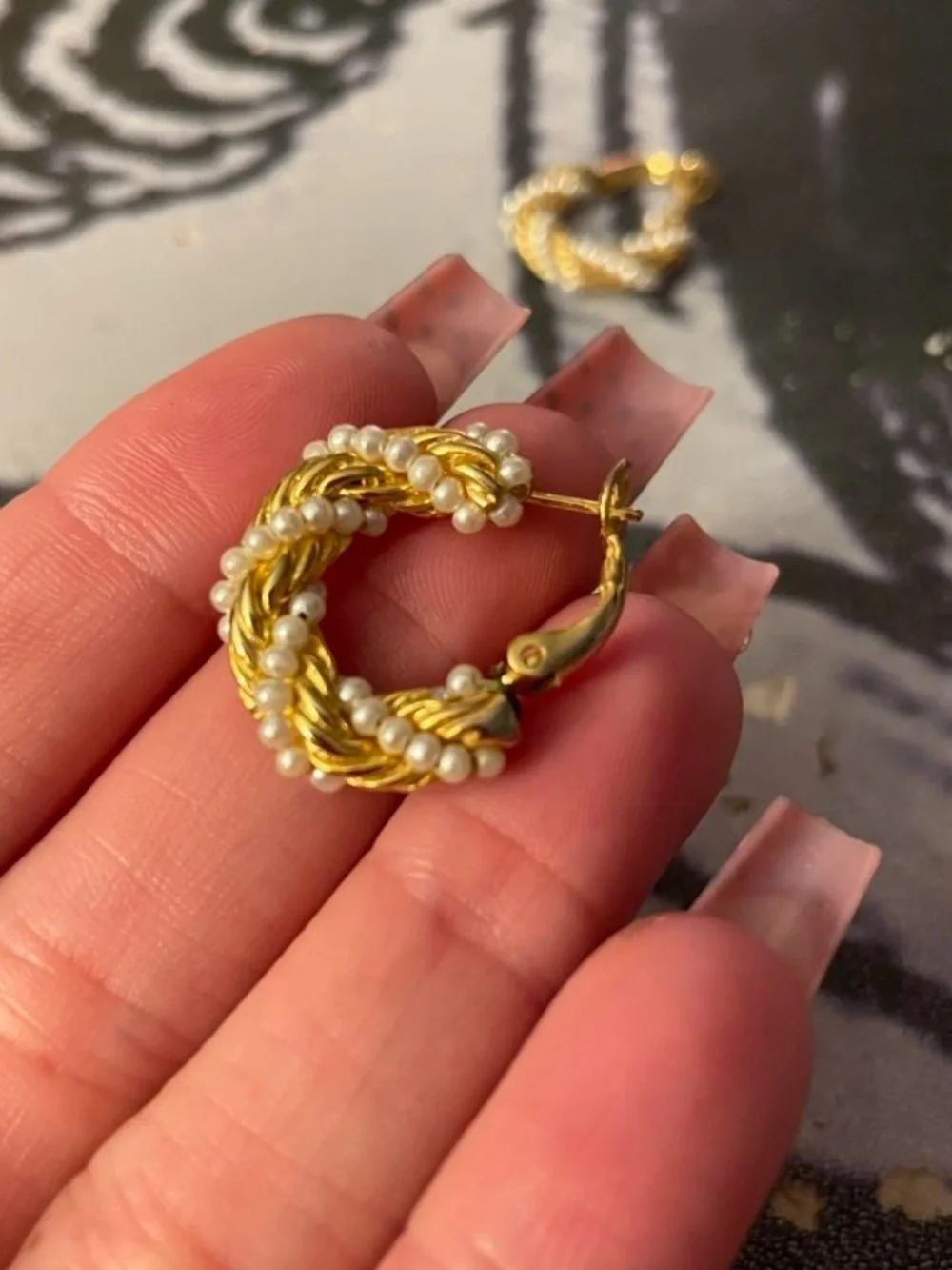 N/A stylish gold